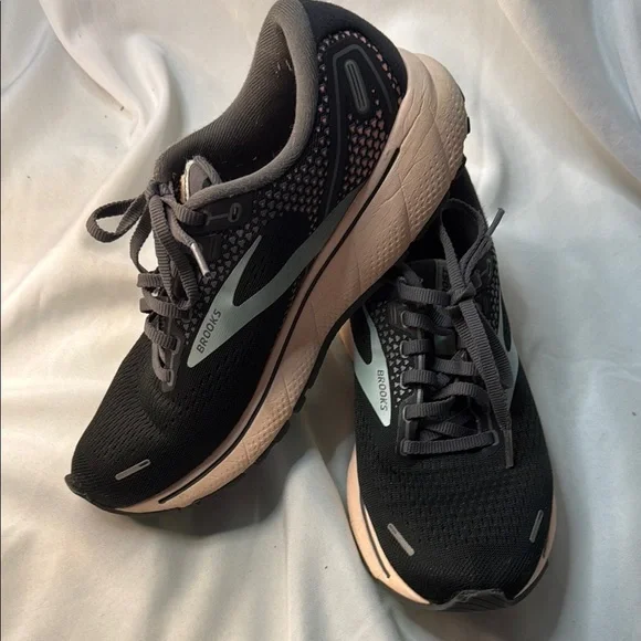 Brooks Ghost 14 Woman’s, size 8.5 Running Sneakers, Black/Pearl/Peach, Preowned - Picture 5 of 15